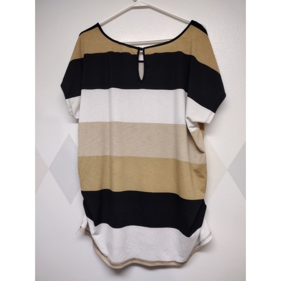 Flower & Feather color block shirt with keyhole back - Picture 2 of 10